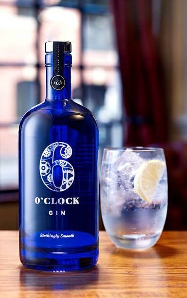 6 O'Clock Gin Tonic m. snacks