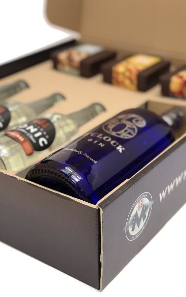 6 O'Clock Gin Tonic m. snacks